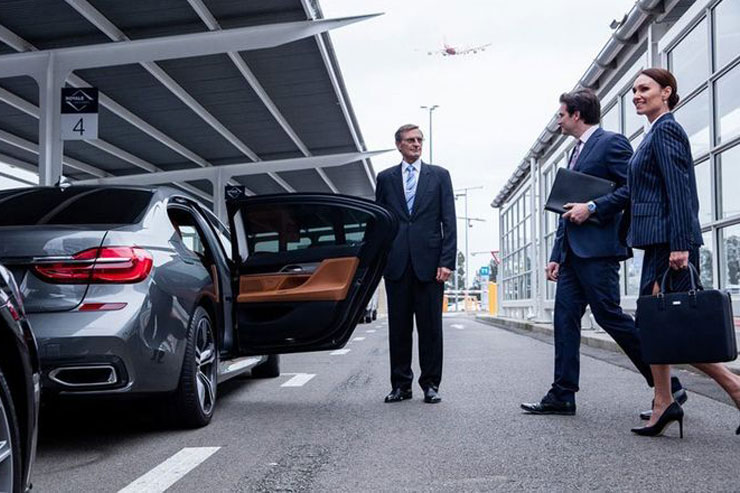 Choosing The Right Chauffeur Service For Your Airport Transfer - Indus Chauffeur