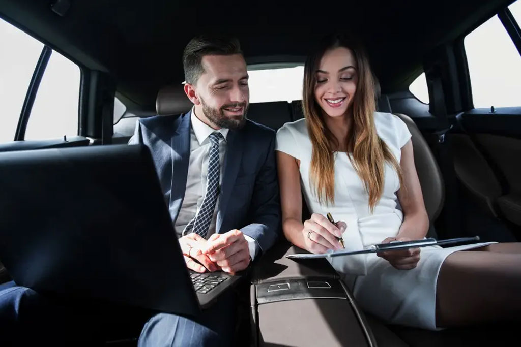 Avoid Getting Late For The Meeting By Hiring Chauffeur Service In Dubai