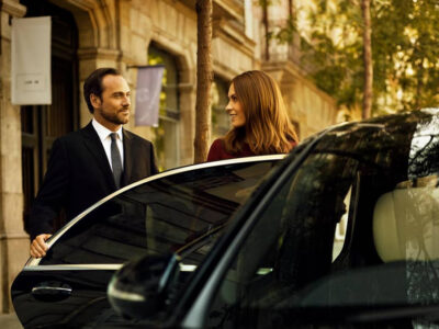 Differences Between A Chauffeur Service And A Taxi - Indus Chauffeur Dubai