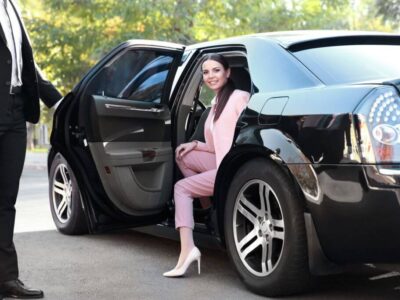 7 Benefits of Hiring a Chauffeur During Business Events