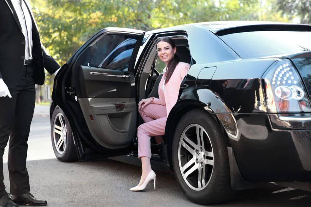 7 Benefits of Hiring a Chauffeur During Business Events