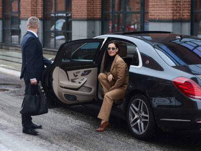 Why Tourists Prefer Chauffeur-Driven Cars in Dubai