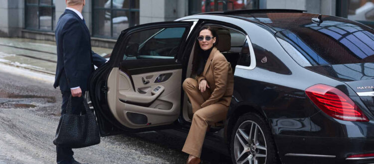 Why Tourists Prefer Chauffeur-Driven Cars in Dubai